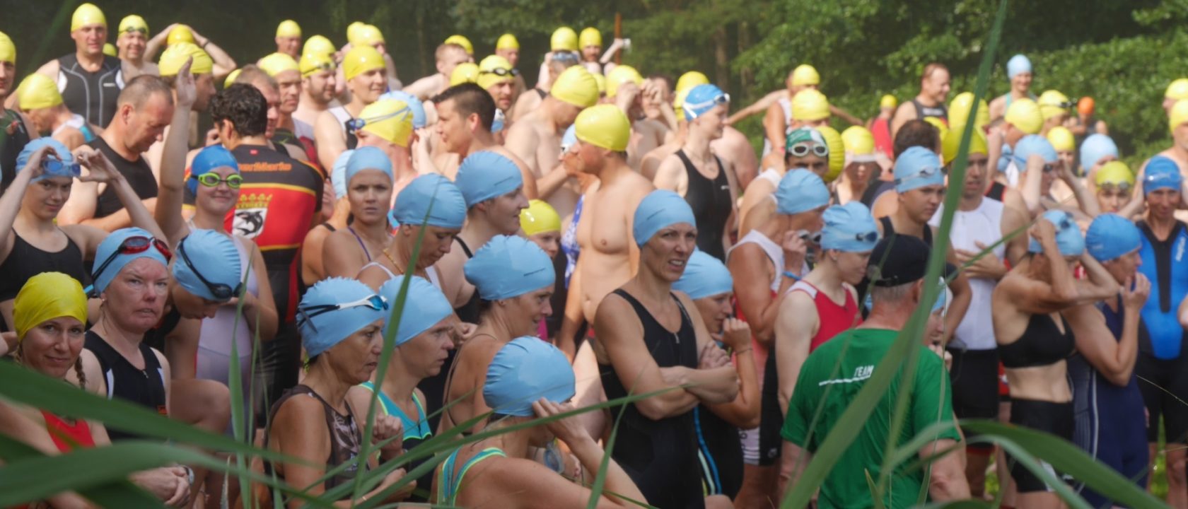 Schwimmstart beim Lafit Jedermann-Triathlon – Startbereich am See