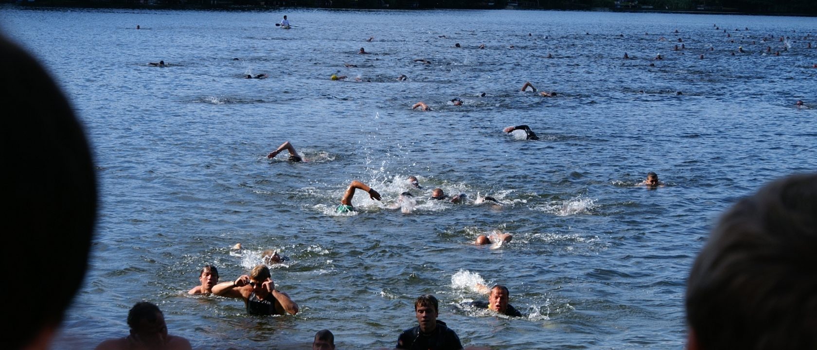 Schwimmstart beim Jedermann-Triathlon Neustrelitz
